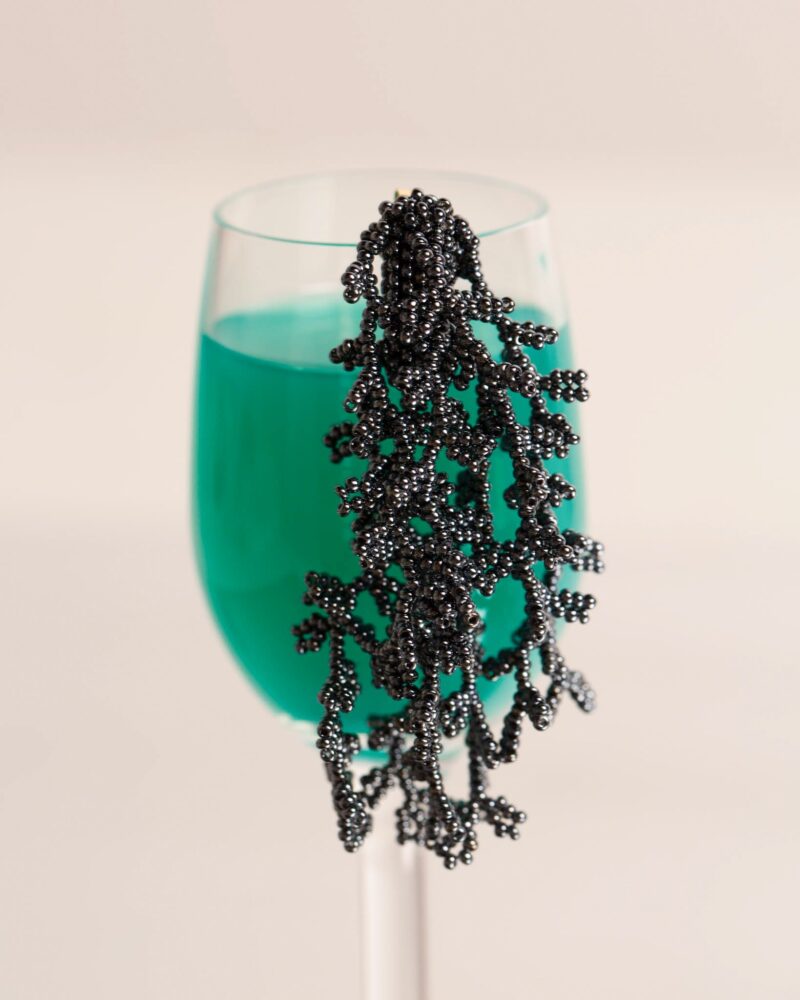 Brinco Alga Preto - Brinco de Miçanga em Formato de Coral e Alga - Image 3