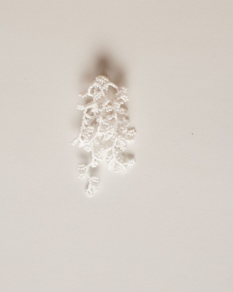 Brinco Alga Branco - Brinco de Miçanga em Formato de Coral e Alga - Imagem 3