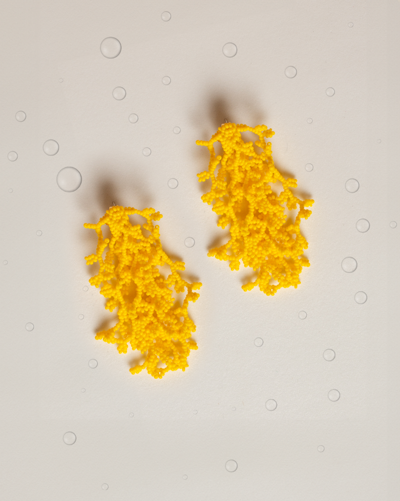 Brinco Alga Amarelo - Brinco de Miçanga em Formato de Coral e Alga - Image 3