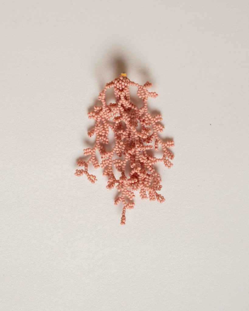 Brinco Alga Rosê - Brinco de Miçanga em Formato de Coral e Alga - Image 4
