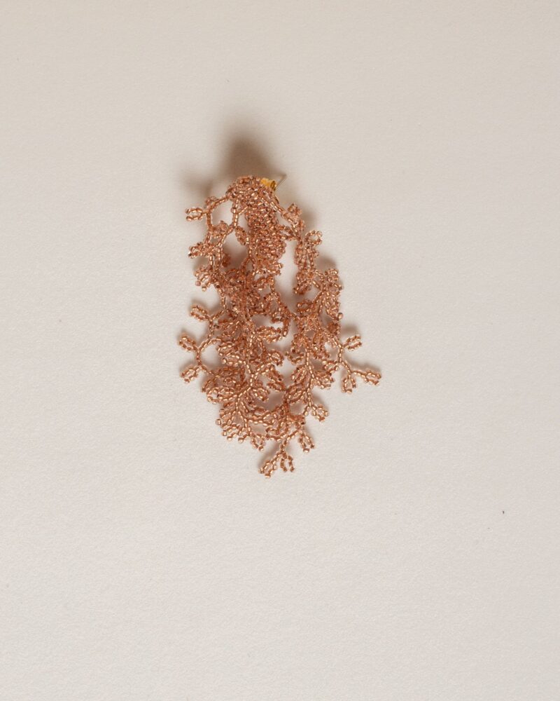Brinco Alga Cobre - Brinco de Miçanga em Formato de Coral e Alga - Imagem 3