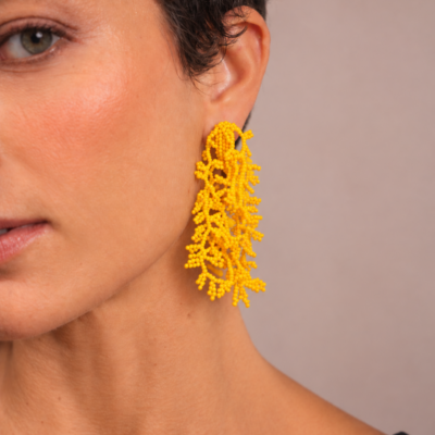 Brinco Alga Amarelo - Brinco de Miçanga em Formato de Coral e Alga