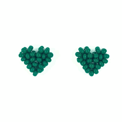 Brinco Amor Verde - brinco pequeno de miçanga em formato de coração