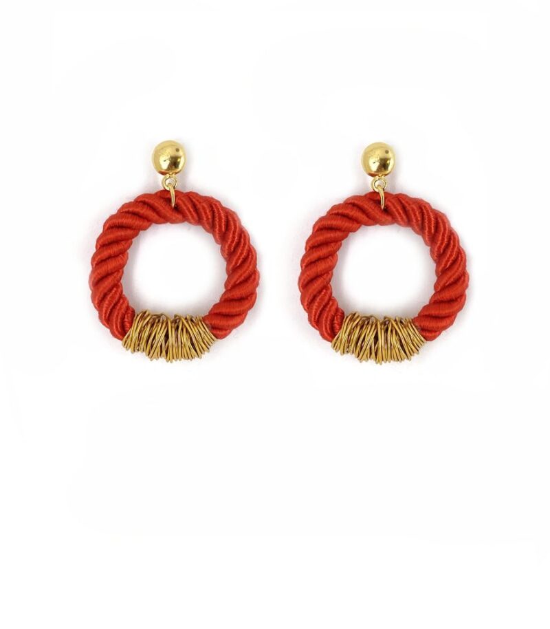 Brinco Corda Vermelho - brinco argola de corda e metal dourado
