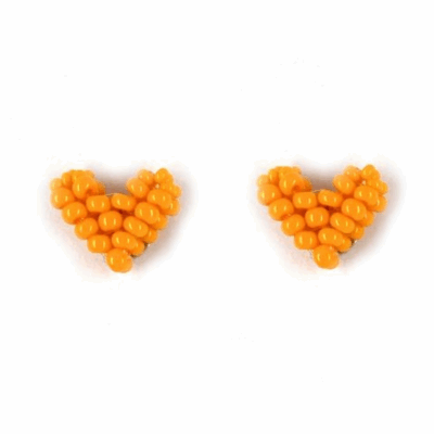 Brinco Amor Amarelo - brinco pequeno de miçanga em formato de coração