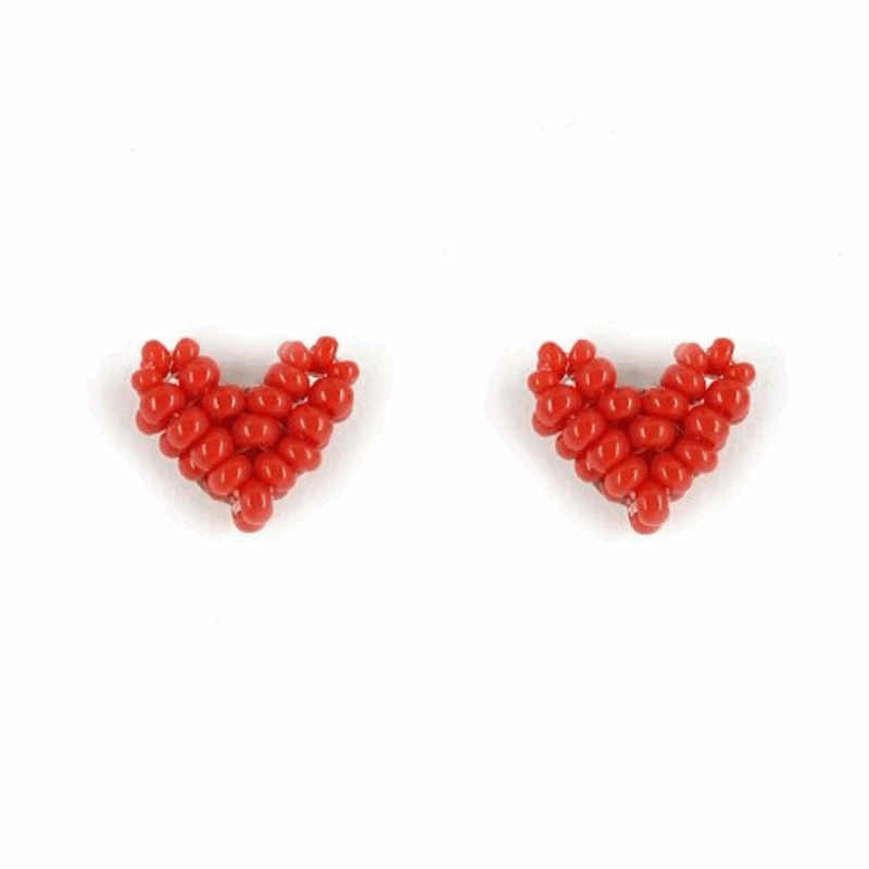Brinco Amor Vermelho - brinco pequeno de miçanga em formato de coração