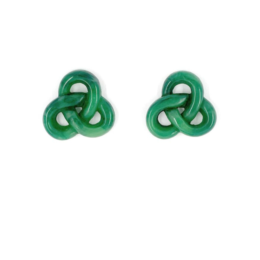 Brinco Baby Pretzel Malaquita - brinco de resina pequeno em formato de pretzel