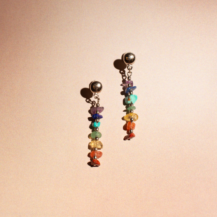 Brinco Chakra Prata - brinco prateado com pedras naturais coloridas - Image 3