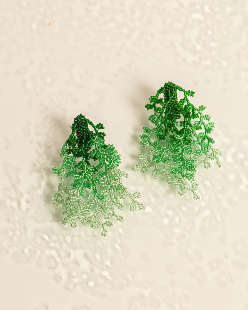 Brinco Alga Degradê Verde - Brinco de Miçanga em Formato de Coral e Alga - Imagem 5