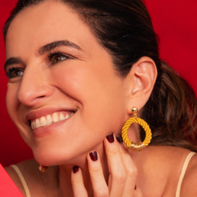Brinco Corda Amarelo - brinco argola de corda e metal dourado