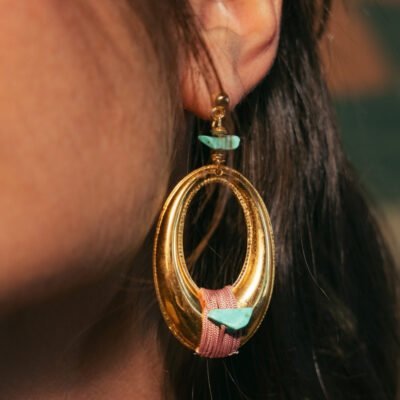 Alternative view of Brinco Hippie – brinco metal dourado fio de seda rosê e cascalho turquesa