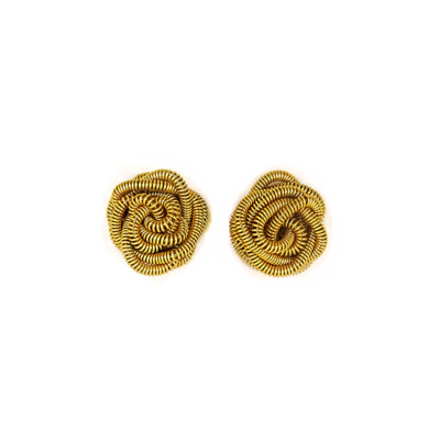 Alternative view of Brinco Rosa Aramado – brinco em formato de flor em fio de metal dourado