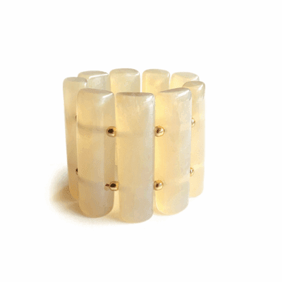 Pulseira Bruma Irisada – pulseira de resinas opalina e bolinhas douradas