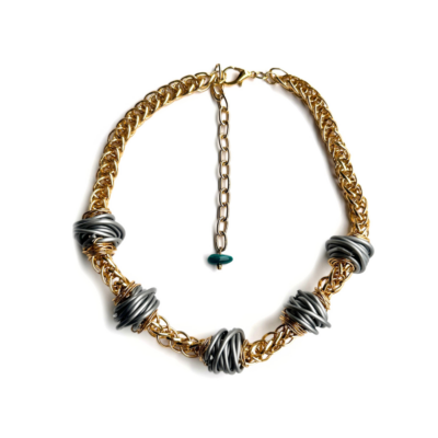 Colar Chic – fios metalizados prata e metal dourado