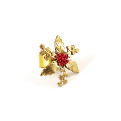Anel Aurora Rubra – anel em metal dourado com flor metálica e miçangas cereja