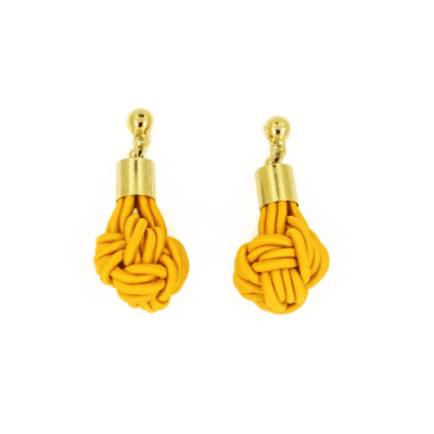 Brinco Luar Amarelo – brinco de macramê com elástico amarelo