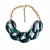Colar Rivoli Musgo – elos de resina mesclada e metal dourado