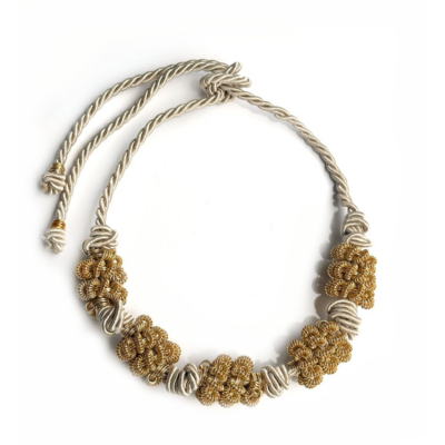 Colar Éloise Dourado – cordão de são francisco cru e metal dourado