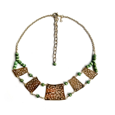 Colar Lumière – metal dourado e contas de vidro verde
