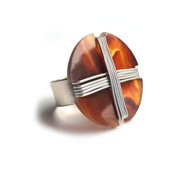 Anel Montre Prata – peça acrílica e fio de metal prata
