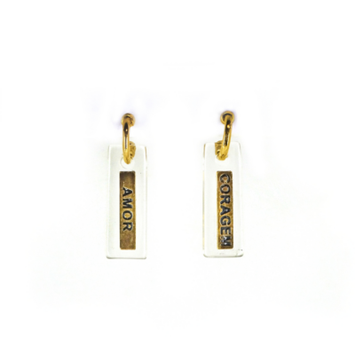 Brinco Lumi – resina transparente e metal dourado