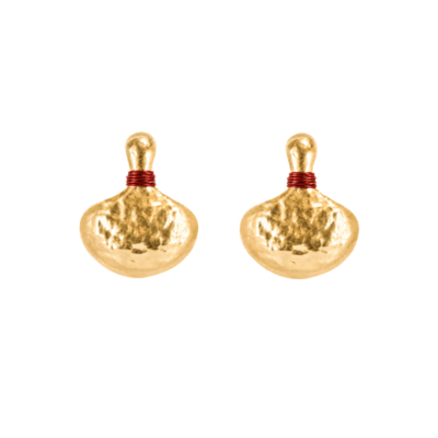 Brinco Abano - brinco em metal dourado com fio metalizado vermelho