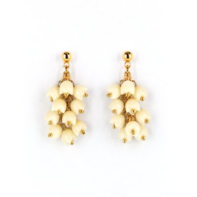 Alternative view of Brinco Caparazon - cacho de flores em resina marfim e metal dourado